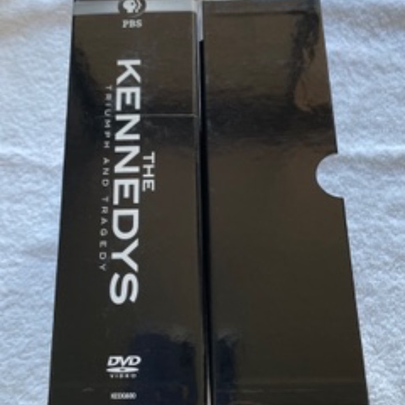 PBS 2-DVD Set & Extras: The Kennedys: Triumph and Tragedy - Picture 7 of 8